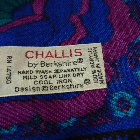 Vintage Berkshire Challis Scarf Womens One Size Red Floral  Made JAPAN  80s - Picture 2 of 6